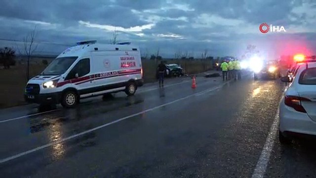 Uşak’ta feci kaza: Araç ikiye bölündü, yola savrulan sürücü hayatını kaybetti