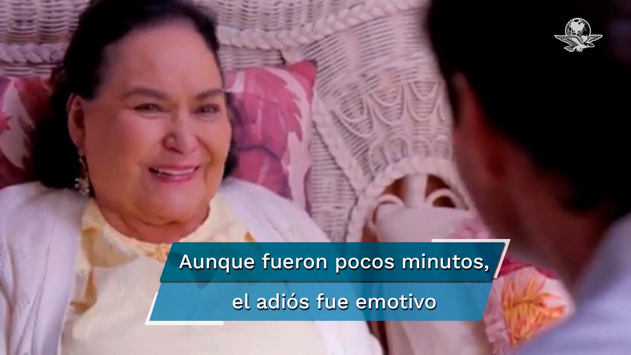 Sonriente y en una cama, así fue la última escena de Carmen Salinas