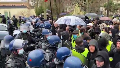 COVID-19: Διαδηλώσεις κατά των εμβολίων