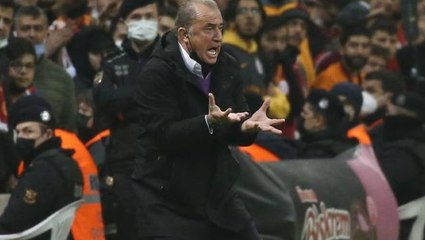 Nef Stadı'nda enteresan şeyler oluyor! Taraftarın tepkisinden sonra Terim'den hayrete düşüren hareket