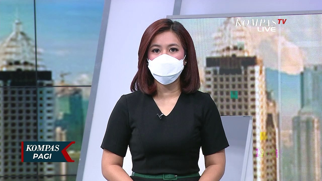 Terobos Lampu Merah, Mobil Tabrak Pengendara Motor Hingga Terpental!