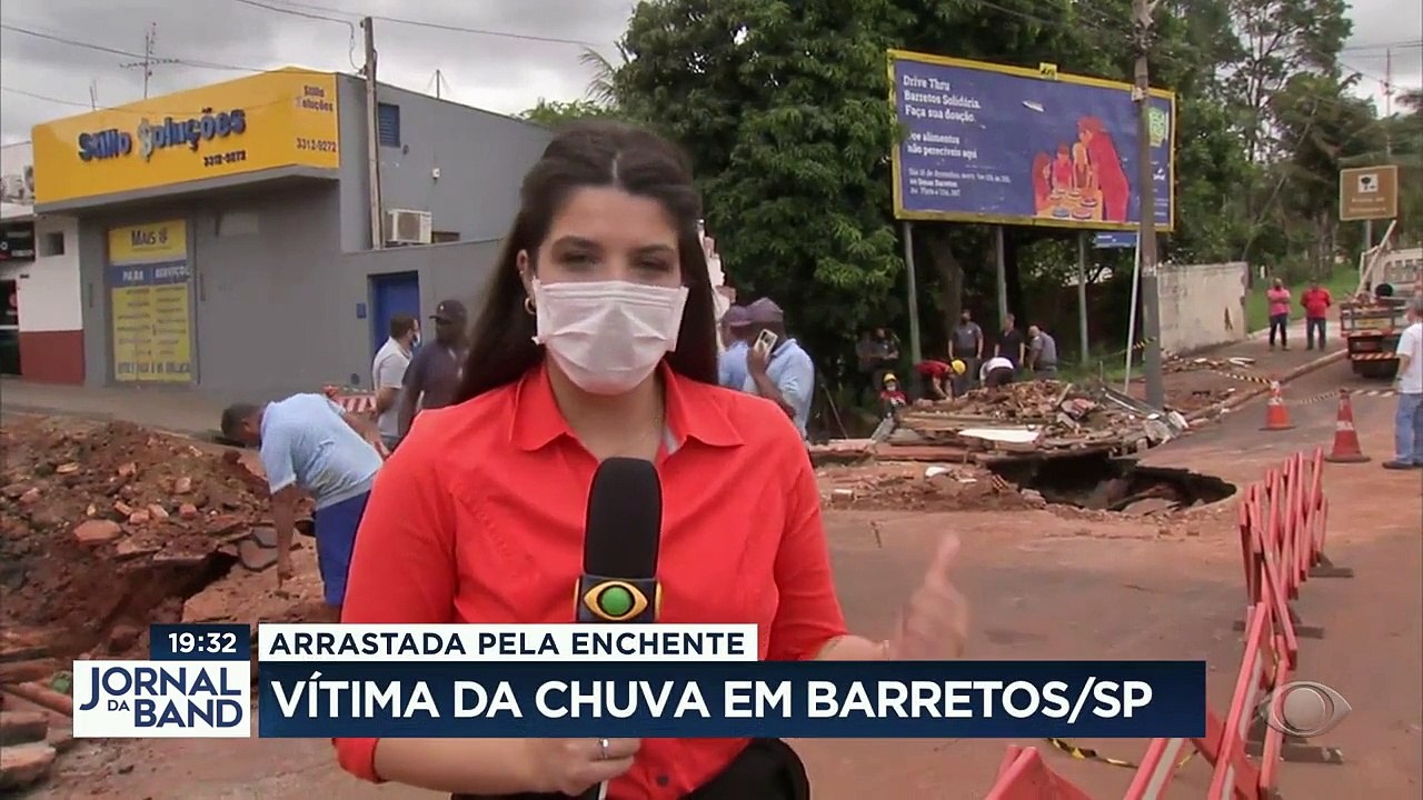 Foi encontrado o corpo de uma idosa arrastada pela enxurrada, em Barretos, no interior de São Paulo.