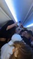 Uçakta maskesiz parti yaparken görüntüleri yayılan yolcuları hiçbir hava yolu Kanada'ya geri götürmüyor
