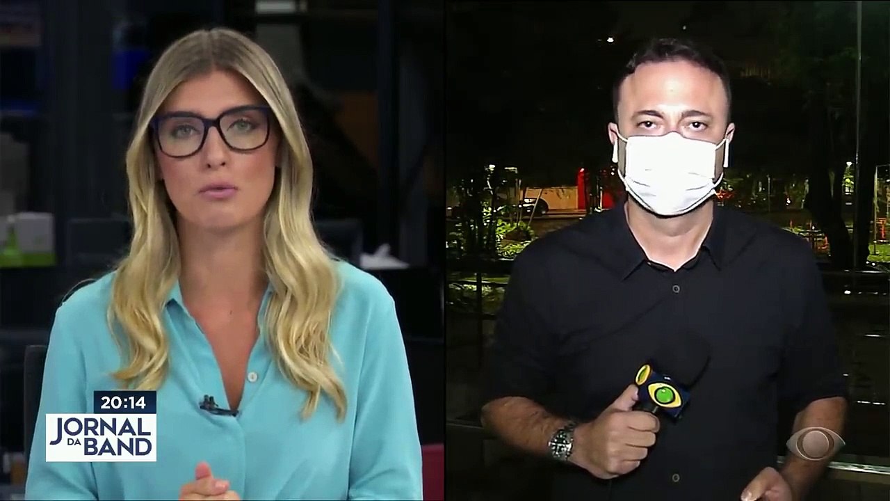 Regardez les images effroyables d'un pan de falaise qui s'effondre sur des bateaux de touristes au Brésil faisant au moins 6 morts et une vingtaine de disparus