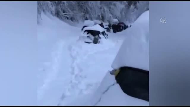 Pakistan'da yoğun kar yağışında donarak ölenlerin sayısı 23'e çıktı