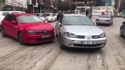 Son dakika... Elazığ'da iki otomobilin çarpışması kameralara yansıdı