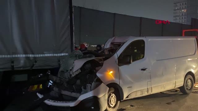 İSTANBUL-GÜNGÖREN'DE PANELVAN TIR'A ÇARPTI 1 ÖLÜ