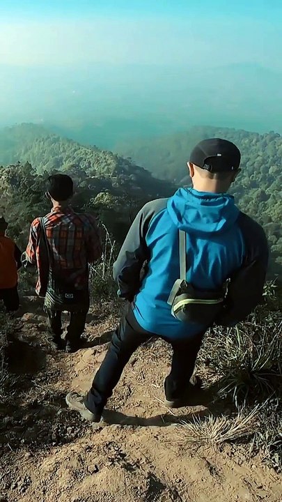 Fiersa besari - aku bukan soto dan kau bukan nasi. gak perlu nyampur nyampurin
