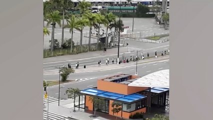 Centros de testagem itinerante de Covid em Florianópolis têm longas filas