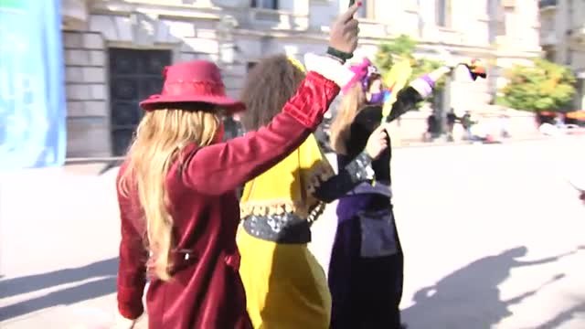 Valencia celebra con polémica la cabalgata de las Magas republicanas