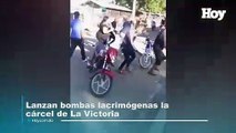 Lanza bombas lacrimógenas  en La Victoria