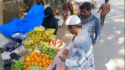 भूख एक आम दुश्मन है, आओ मिलकर लड़ें || कृपया जानवरों को खराब खाना न खिलाएं || Humanity ☑️