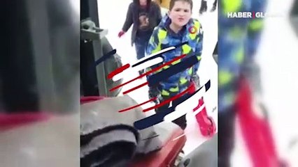 Yürekleri ısıtan görüntü! Kepçe operatörü kayıtsız kalamadı
