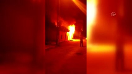 Yangın çıkan ev kullanılamaz hale geldi