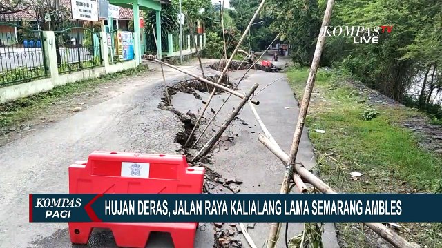 Jalan Utama Sukorejo Semarang Ambles, Warga Masih Nekat Melintas Meski Retakan Besar dan Dalam