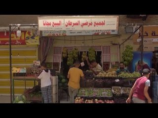 تجارة مع الله.. فكهاني يعرض منتجاته بالمجان لمرضى السرطان والمحتاجين