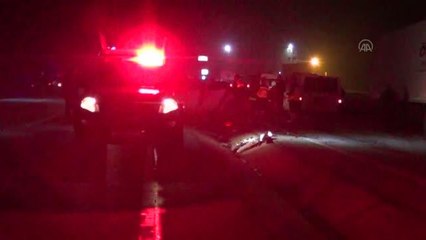 Son dakika: ÇANAKKALE - Tırla çarpışan otomobildeki 5 kişi öldü