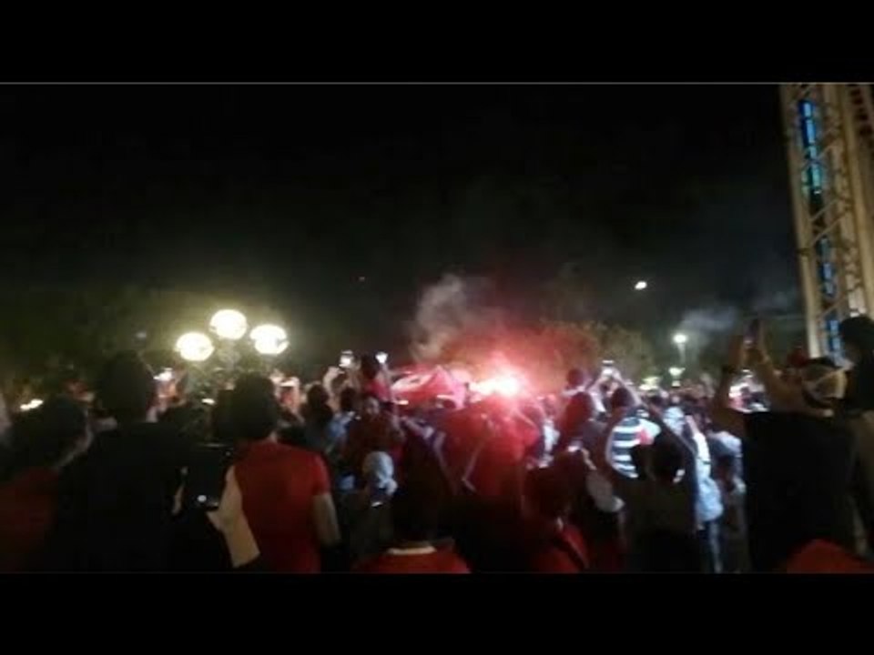 بالشماريخ.. احتفالات صاخبة داخل النادي الأهلي بعد التتويج بدوري أبطال أفريقيا