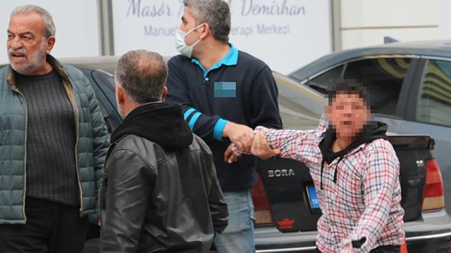 Kimisi vurdu, kimisi ‘Çocuğa vurulur mu’ diyerek tepki gösterdi