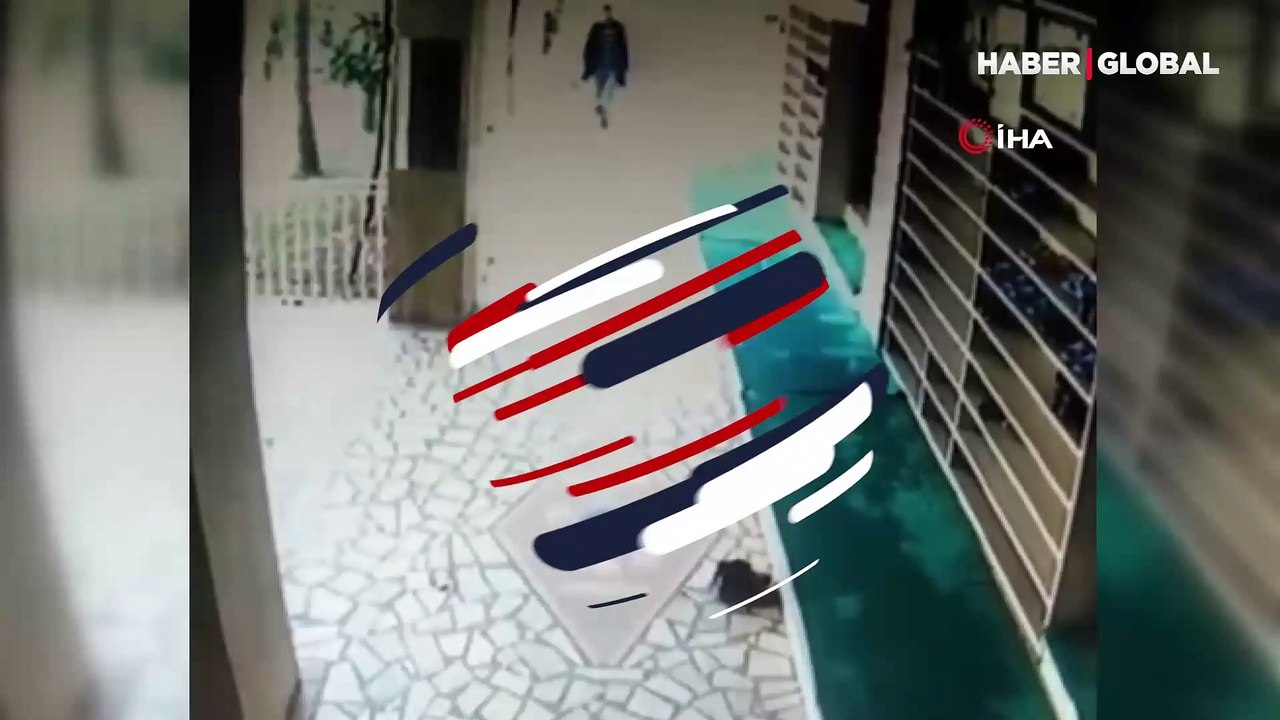 Batman'da cemaat namaz kılarken hırsız ayakkabıları çaldı