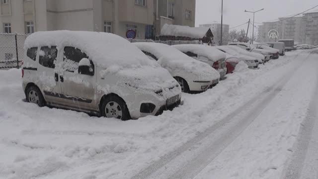 Kar yağışı hayatı olumsuz etkiledi