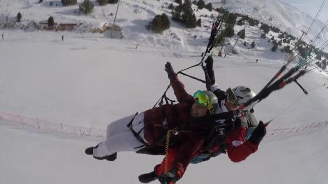 ERGAN DAĞI KAYAK MERKEZİ'NDE KAYAK VE YAMAÇ PARAŞÜTÜ BİR ARADA