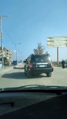 انهيار زوجة وائل الإبراشي خلال مرافقة جثمانه داخل سيارة الموتى