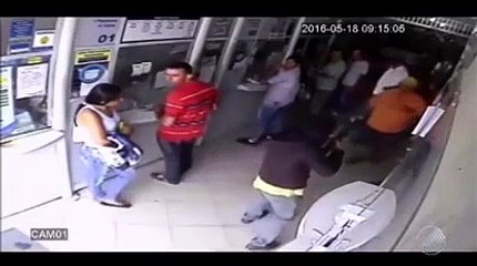 Les brésiliens ont l'habitude des braquages.. Ils ne réagissent même plus
