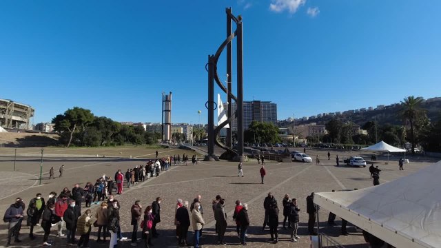 Figliuolo: I vaccini ci sono, dosi a over50 anche di notte