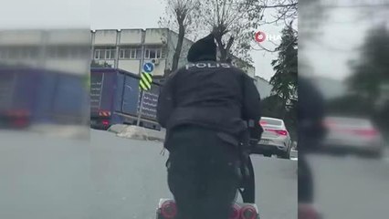 Engelli vatandaşa polisten yardım eli kamerada