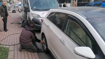 Sevgilisiyle tartıştı, 13 aracın lastiğini kesti