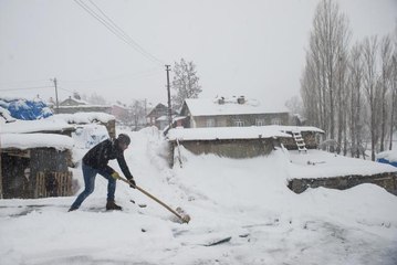 Ovacık ilçesinde kar kalınlığı 80 santimetreye ulaştı