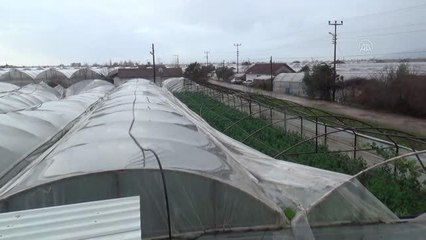 Kumluca ilçesinde hortumlar seralara zarar verdi