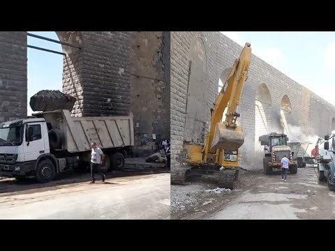 متراكمة منذ ٣٠ عام.. إزالة مخلفات بمحيط سور مجرى العيون