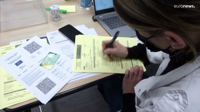 Во Франции открыли первый круглосуточный центр вакцинации