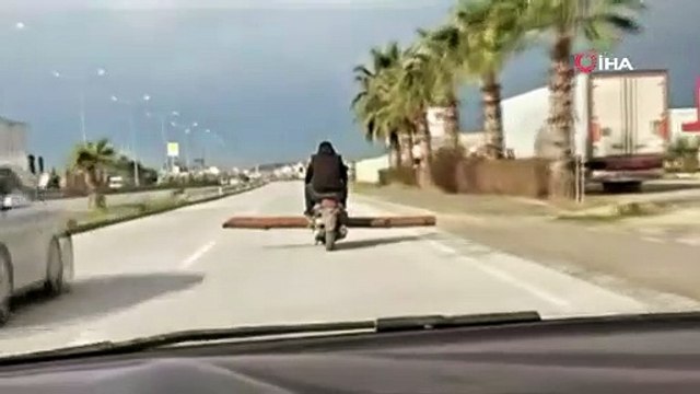Motosikletiyle taşıdığını görenler gözlerine inanamadı