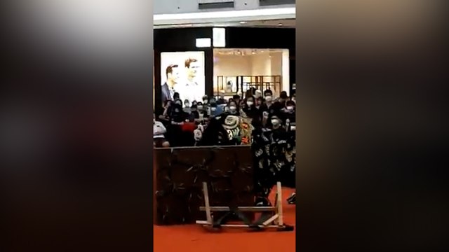 Dikompaun tiada penjarakan fizikal walaupun ada permit anjur tarian singa