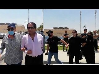 سمير صبري وأحمد زاهر وبنتيه في جنازة دلال عبدالعزيز