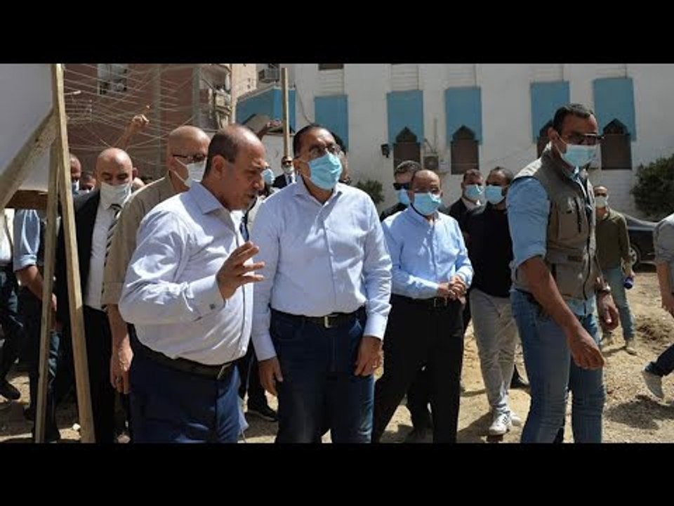 هتبقى قد الدنيا.. أهالي قرية نوى يلتفون حول رئيس الوزراء خلال تفقده مشروعات "حياة كريمة" بالقليوبية