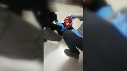 Bebek bezine gizledikleri uyuşturucuyla yakalanan 2 şüpheli tutuklandı