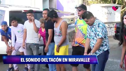 Carrera de hombres en tacones