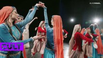 Danças folclóricas do Azerbaijão exigem dotes de acrobata