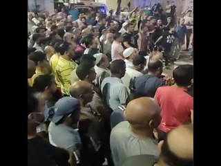 انهيار والدة شاب توفي بإيطاليا..الأهالي يزفونه بالزغاريد لمثواه الأخير