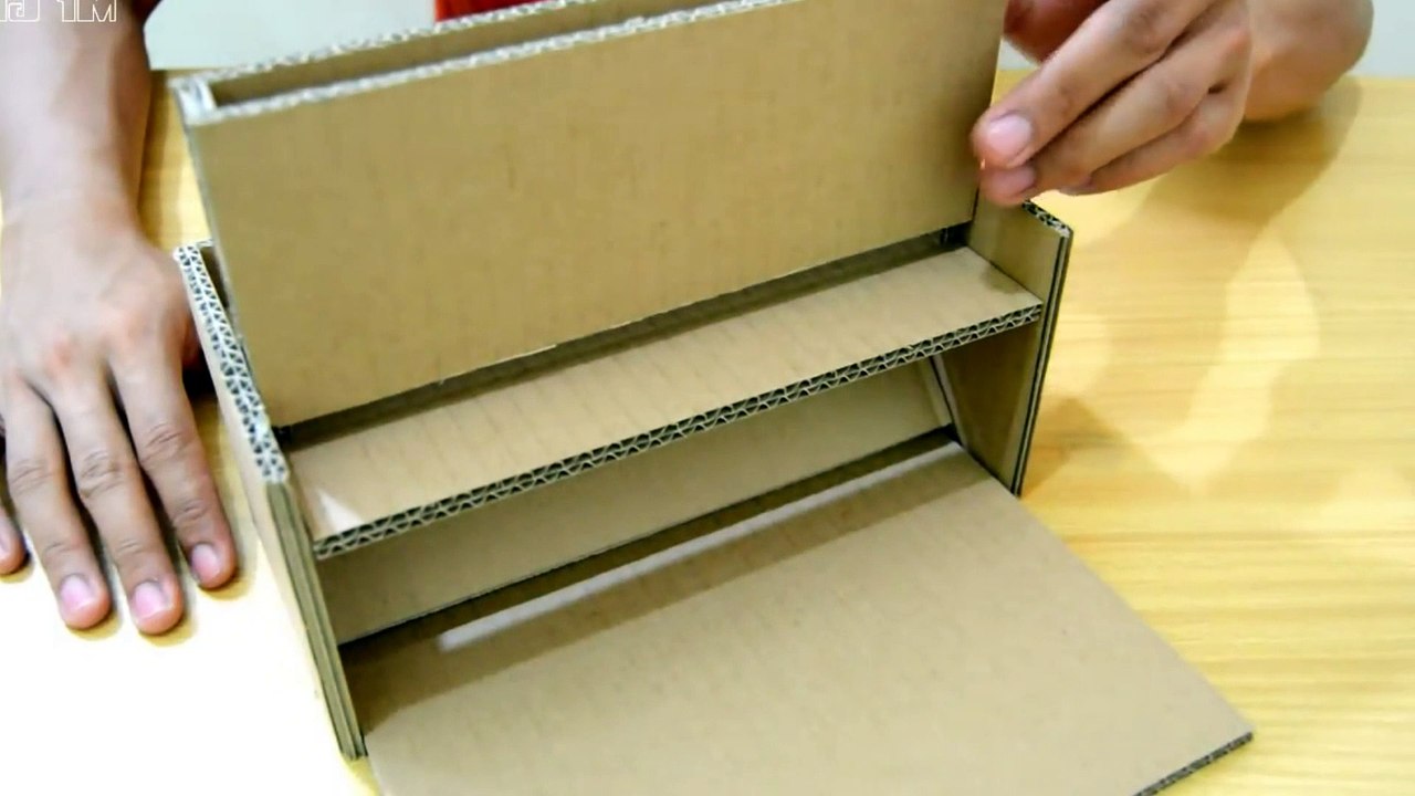 ¿Cómo hacer un dispensador de lápices con tajador incluido?