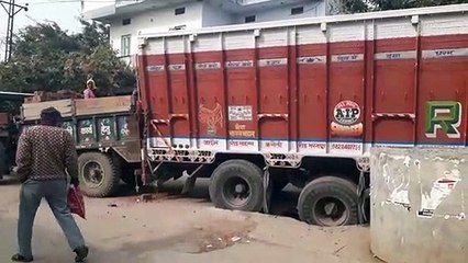 क्षमता से दोगुना वजन लदान कर सड़कों पर दौड़ रहे ट्रक, धंस गईं करोड़ों की सड़कें