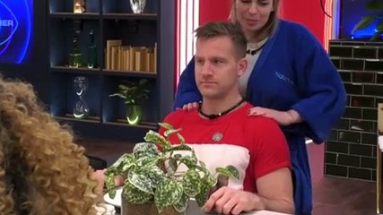 Kristof mag geen pizza pakken van Kitty - 10 januari 2022.