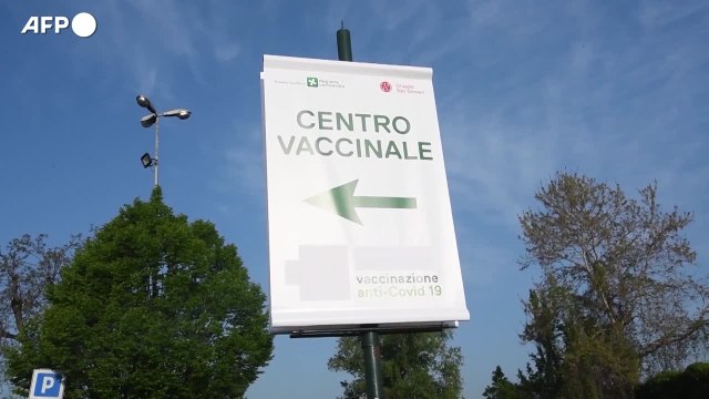 Lombardia verso l'arancione,vaccini anche di notte