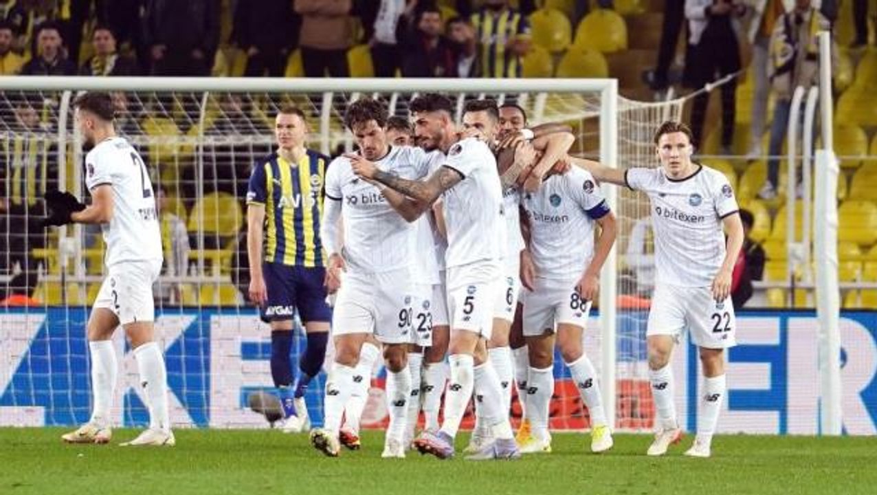 Fenerbahçe'nin kabusu bitmiyor! Sarı-Lacivertliler, kendi evinde Adana Demirspor'a 2-1 mağlup oldu