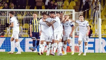 Fenerbahçe'nin kabusu bitmiyor! Sarı-Lacivertliler, kendi evinde Adana Demirspor'a 2-1 mağlup oldu