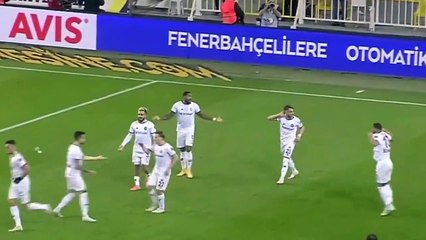Maçta Belhanda'nın hareketi sonrası ortalık karıştı!